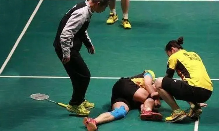 WCBA季后赛：四川女篮主场100：70胜江苏女篮